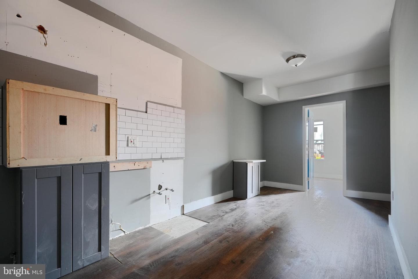 2213 E Madison Street photo 17