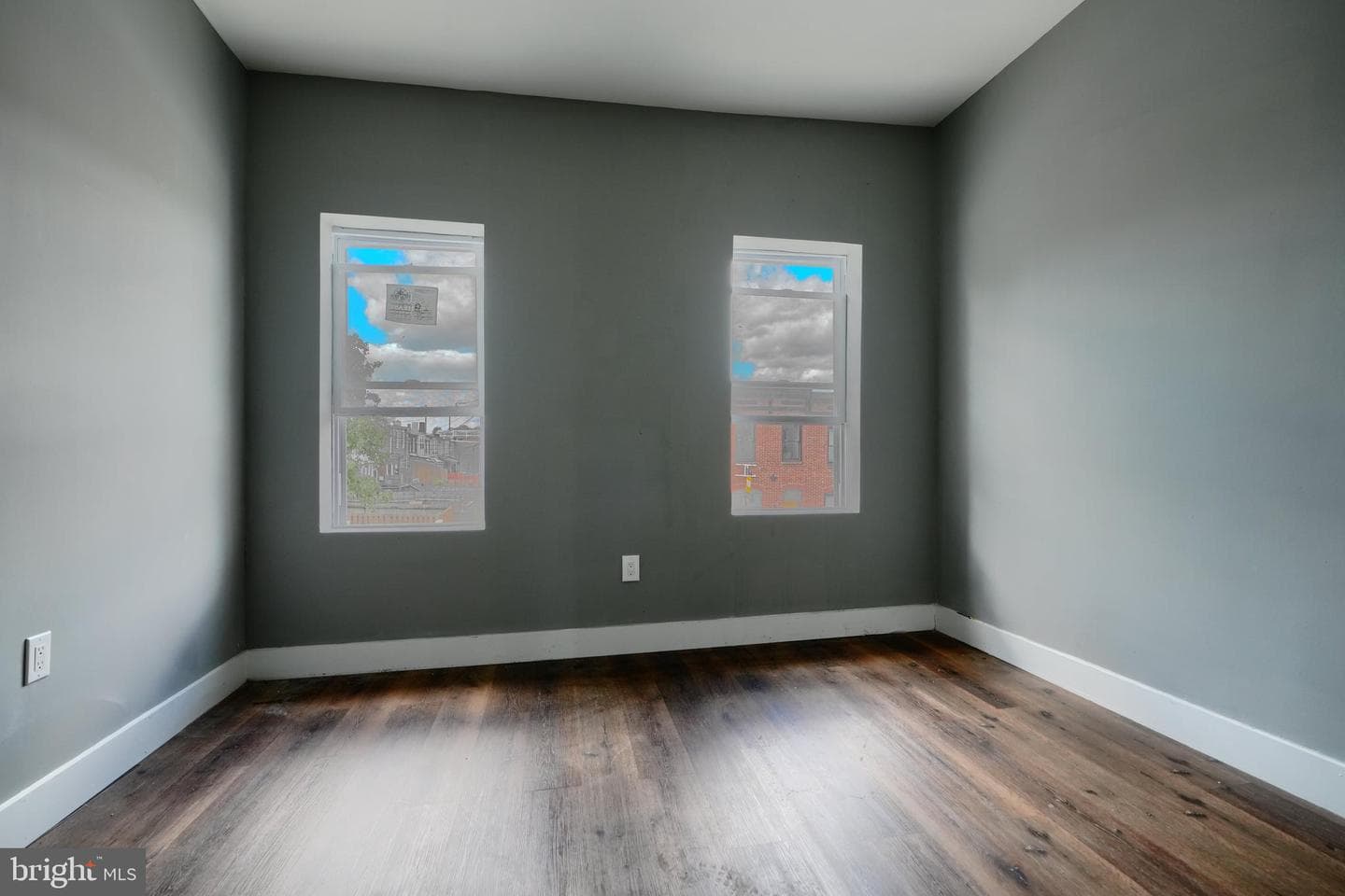 2213 E Madison Street photo 19
