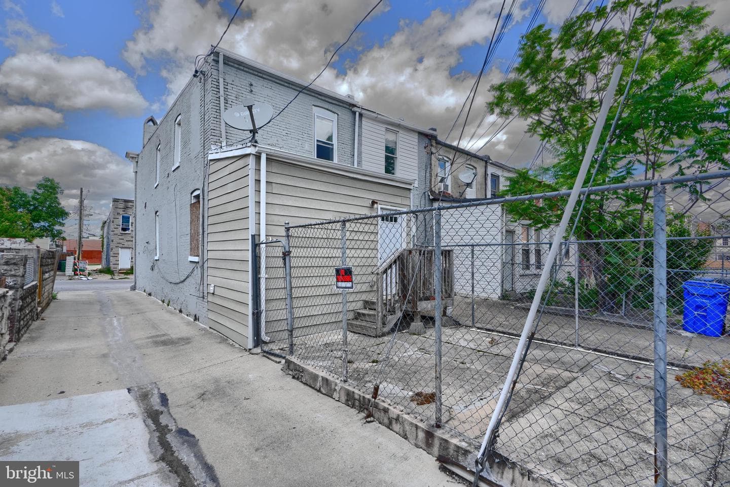 2213 E Madison Street photo 3
