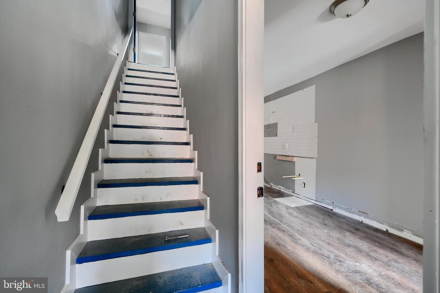 2213 E Madison Street photo 5