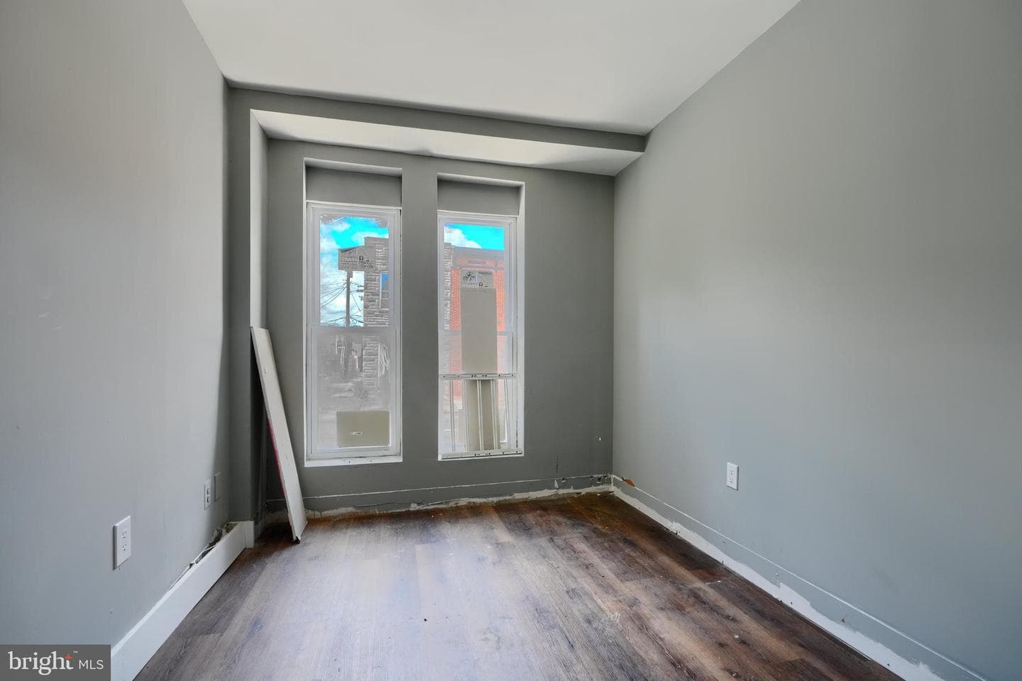 2213 E Madison Street photo 6