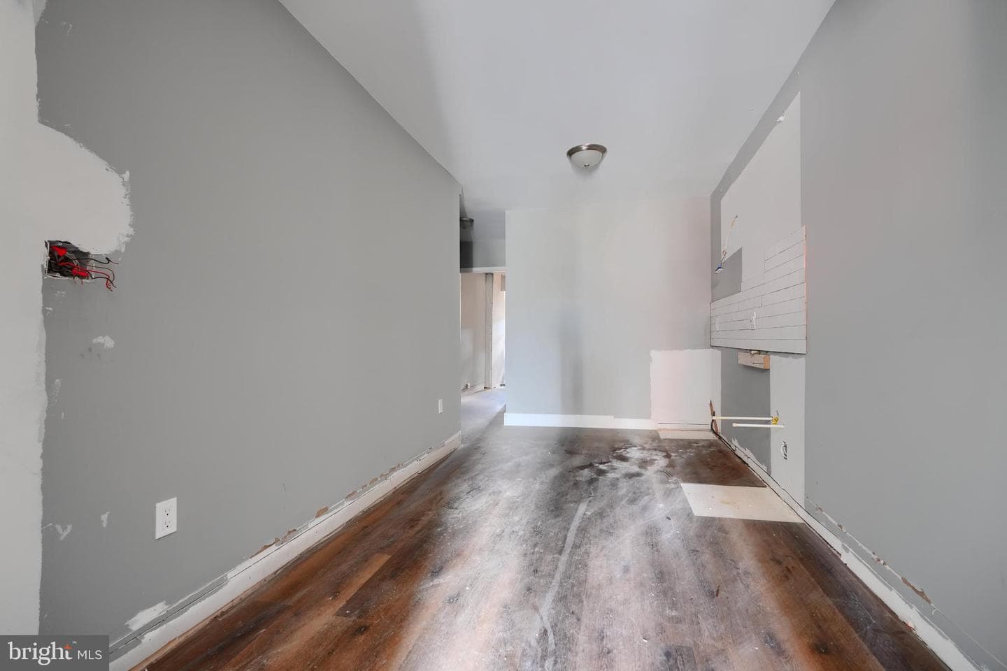 2213 E Madison Street photo 8