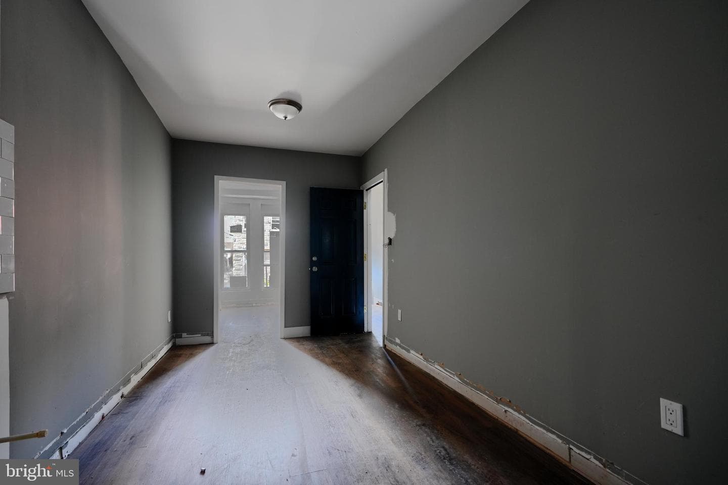 2213 E Madison Street photo 9