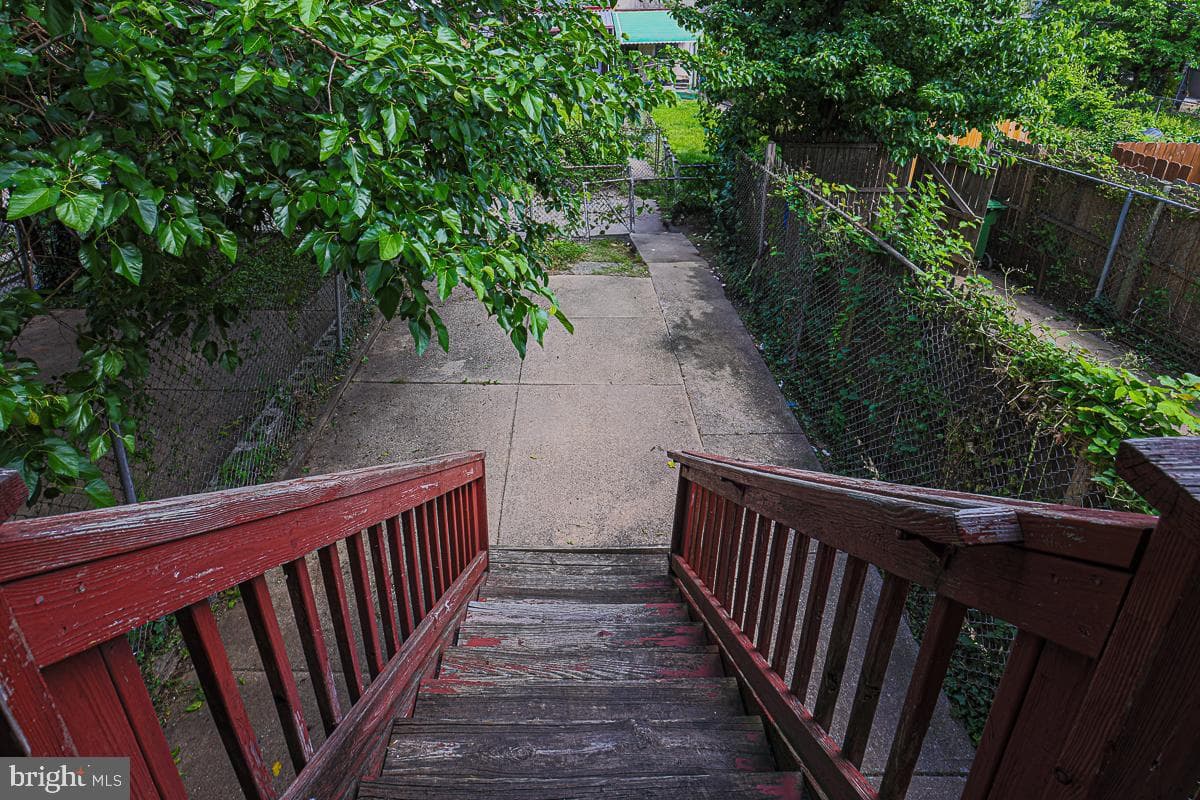 1721 Ruxton Avenue photo 36