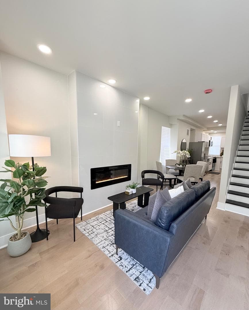 2110 Llewelyn Avenue