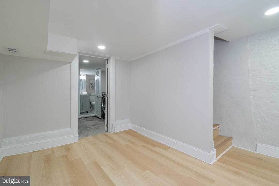 143 N Decker Avenue photo 24