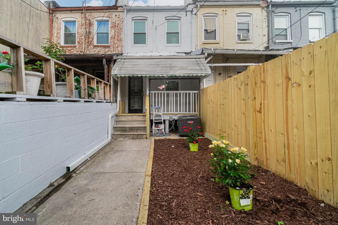 143 N Decker Avenue photo 26