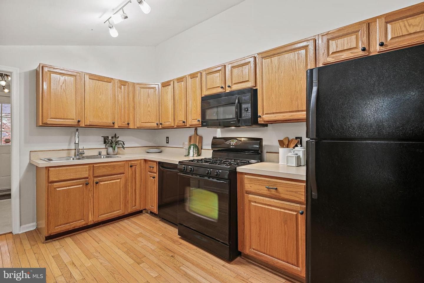 31 S Ann Street photo 7
