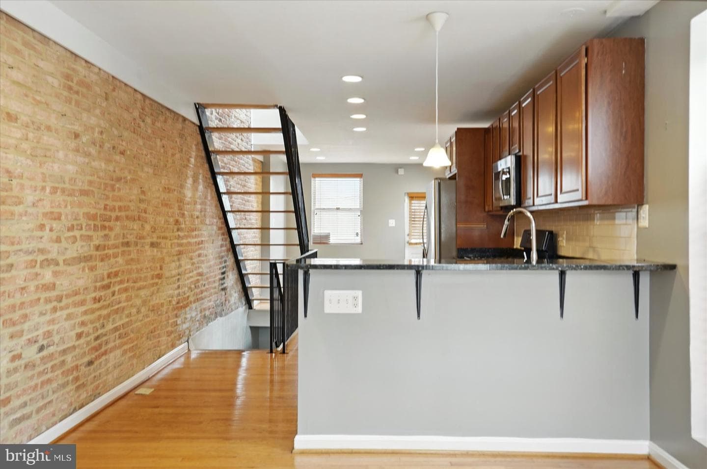 1225 W Cross Street photo 3