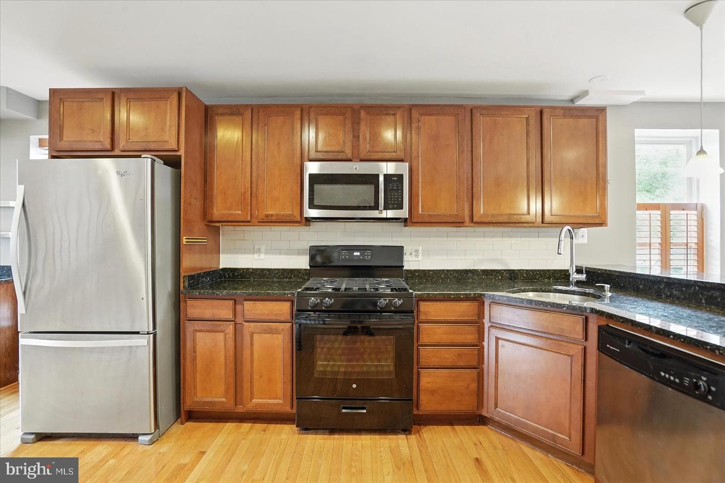 1225 W Cross Street photo 5