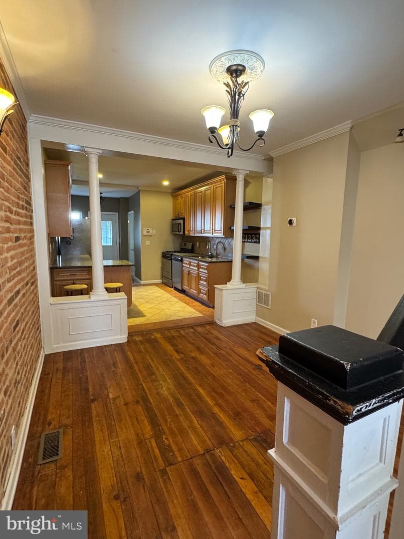 1406 Clarkson Street photo 4