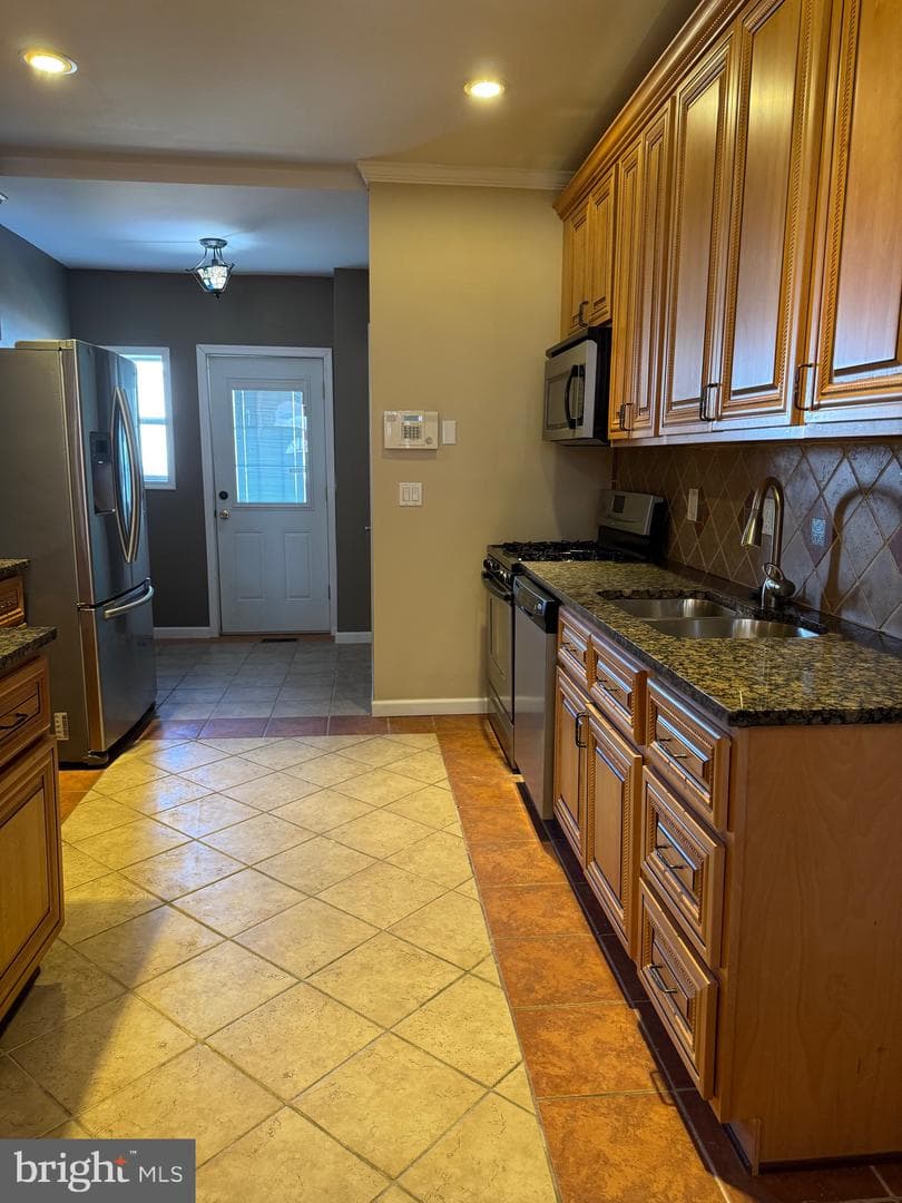 1406 Clarkson Street photo 7