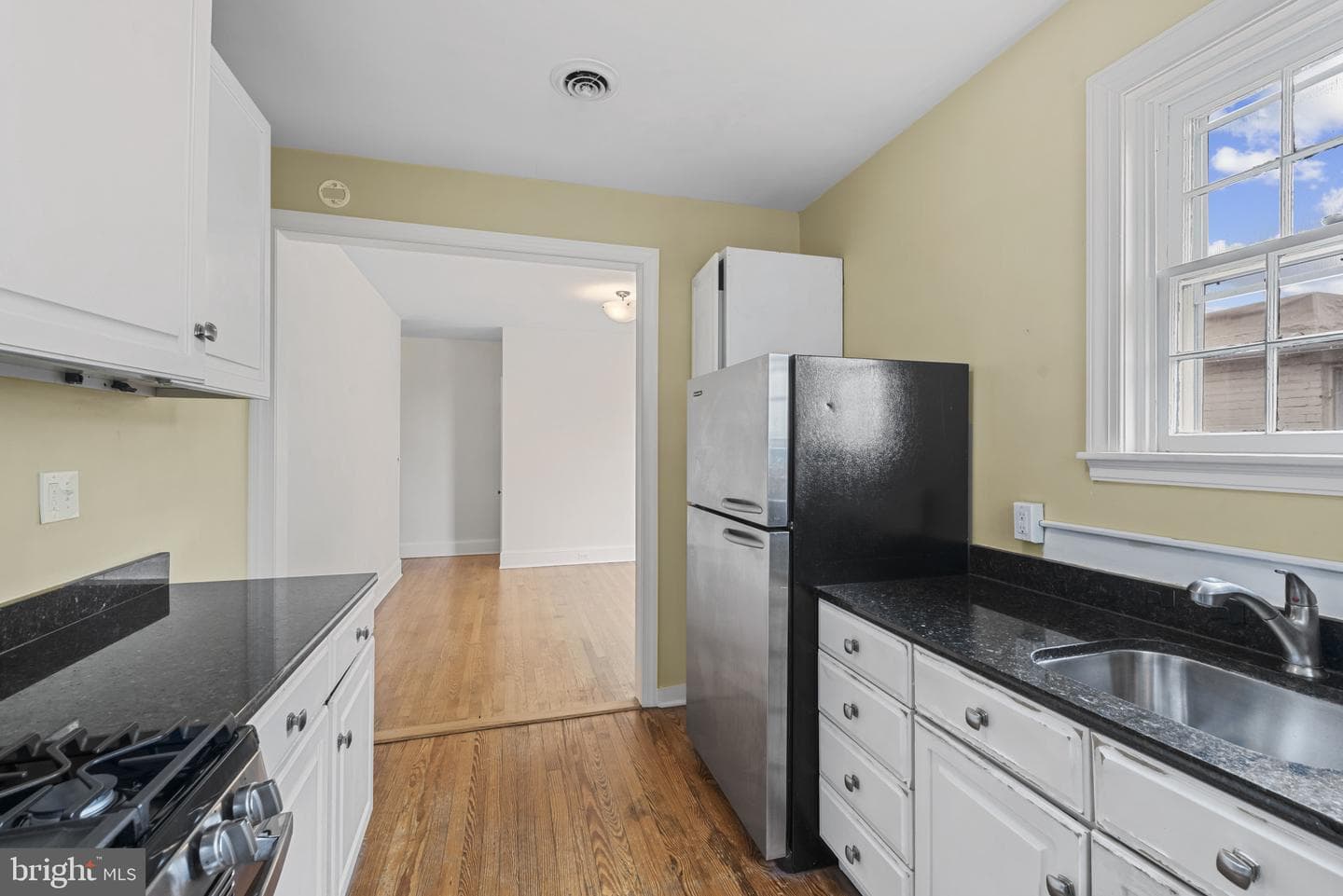 4036 Roland Avenue photo 9