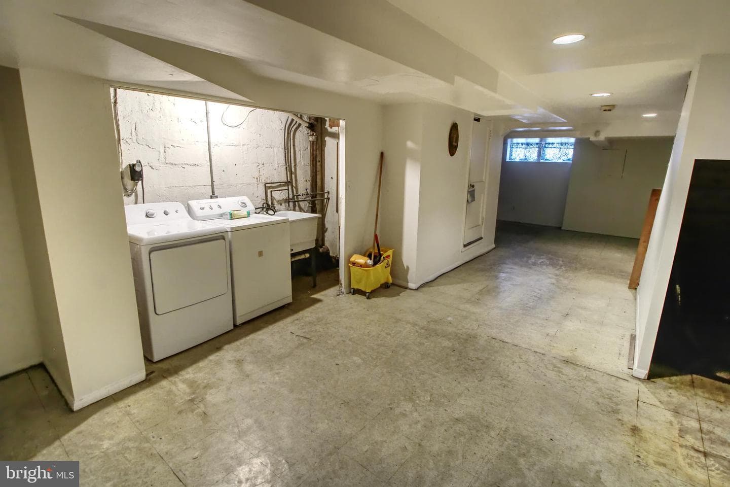 2828 Pelham Avenue photo 24