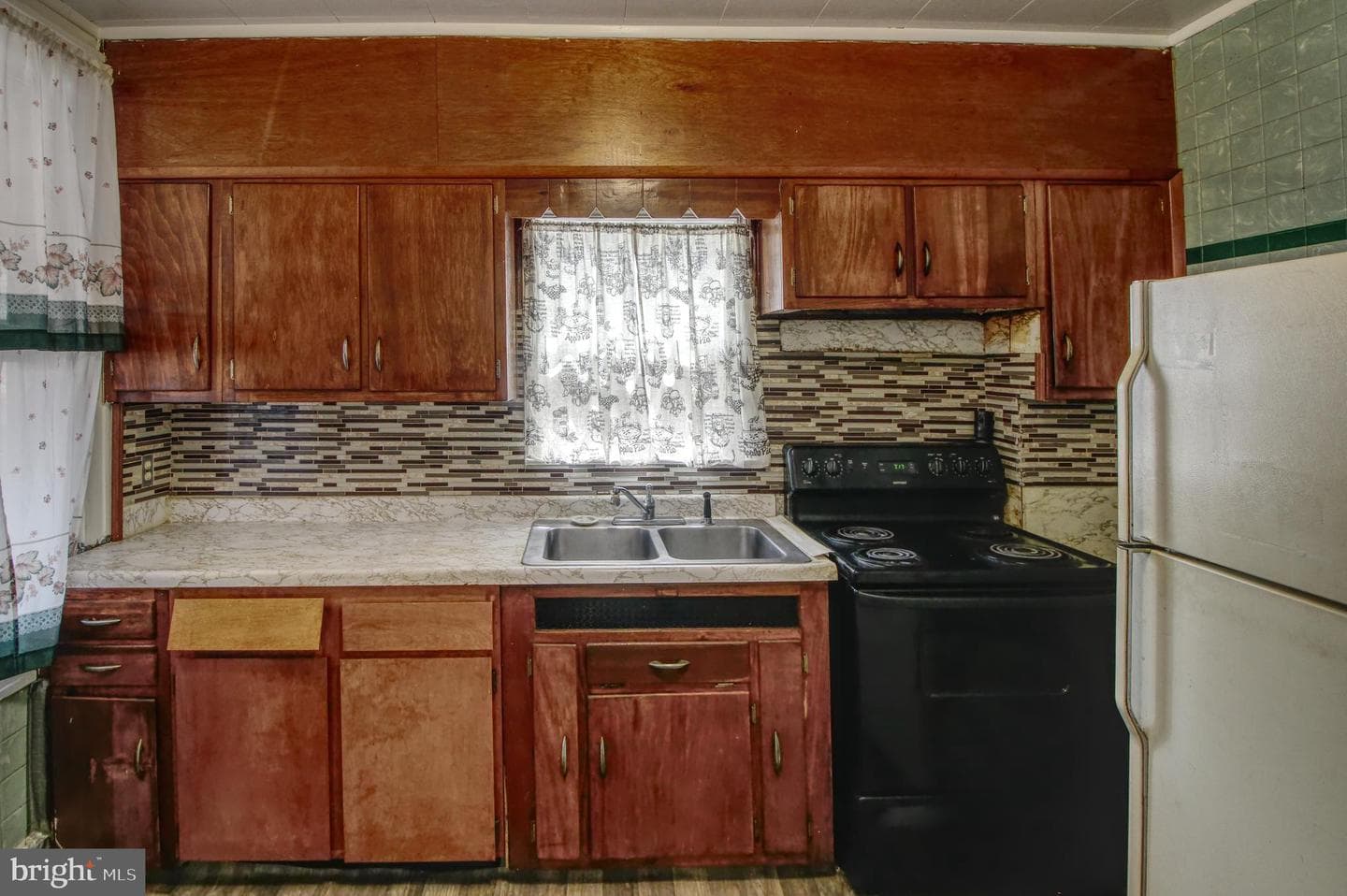 2828 Pelham Avenue photo 9