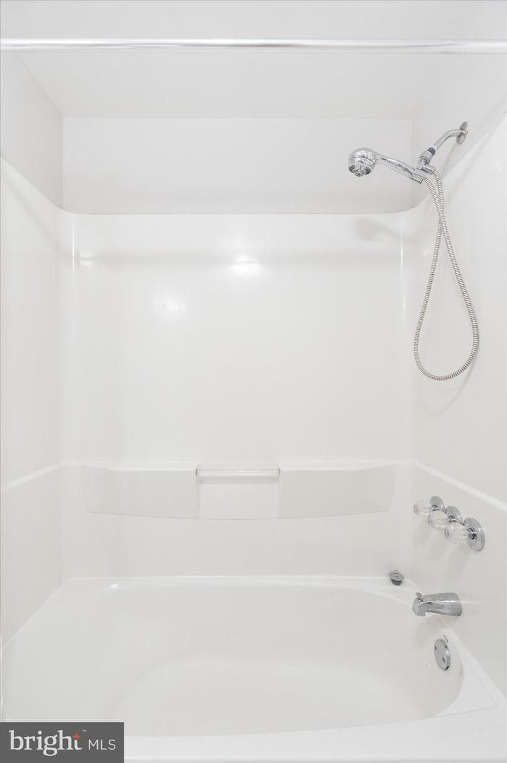 57 E Heath Street photo 17