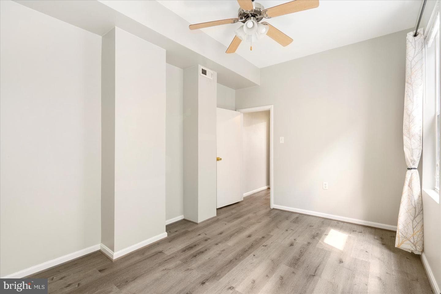 57 E Heath Street photo 22