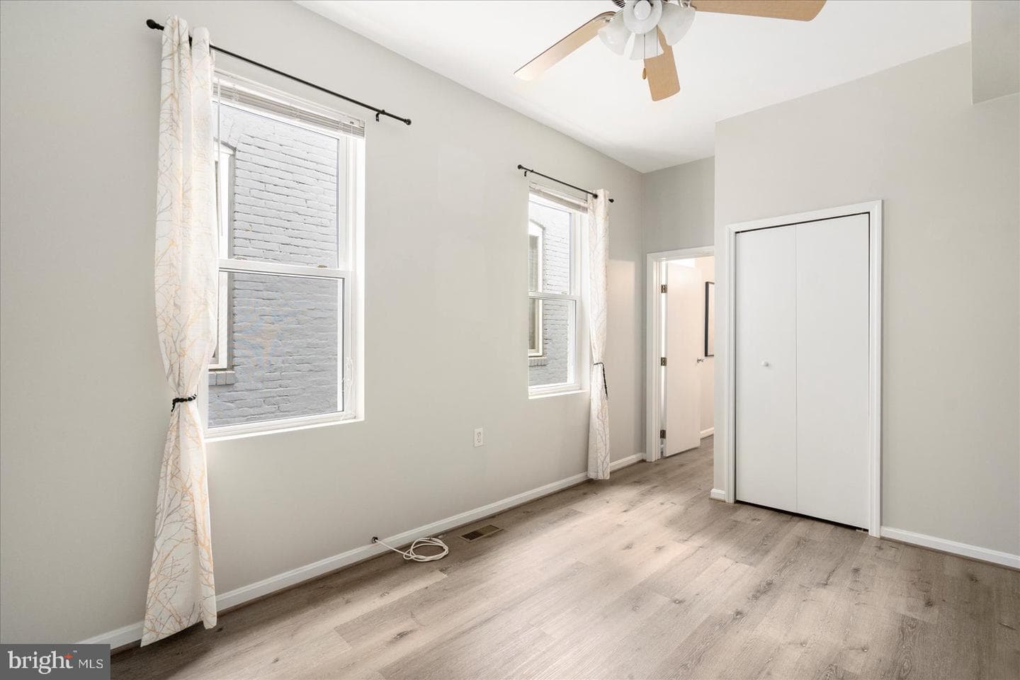 57 E Heath Street photo 23