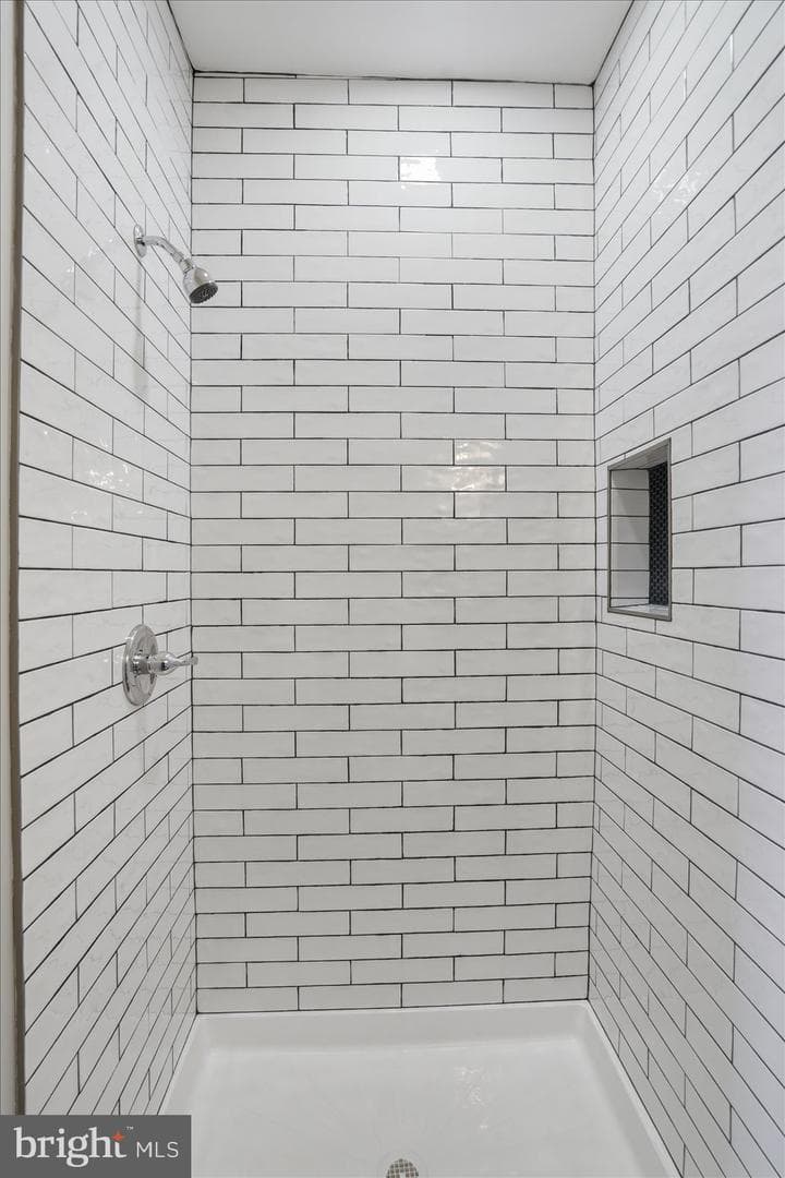57 E Heath Street photo 35