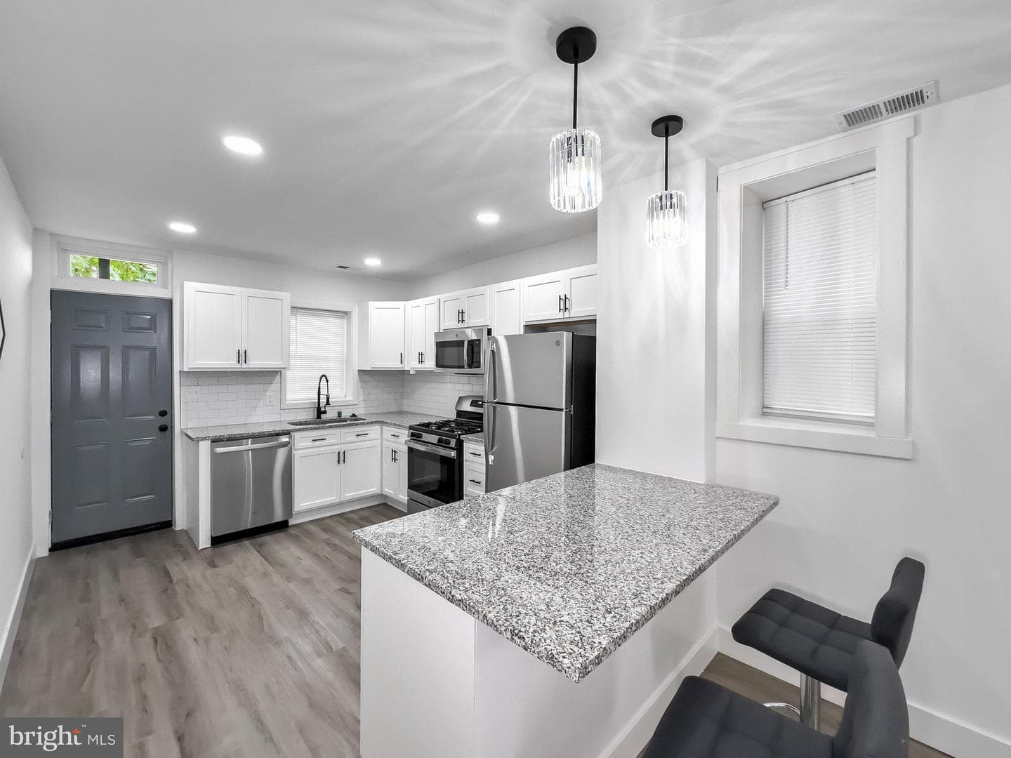 2824 Riggs Avenue photo 9
