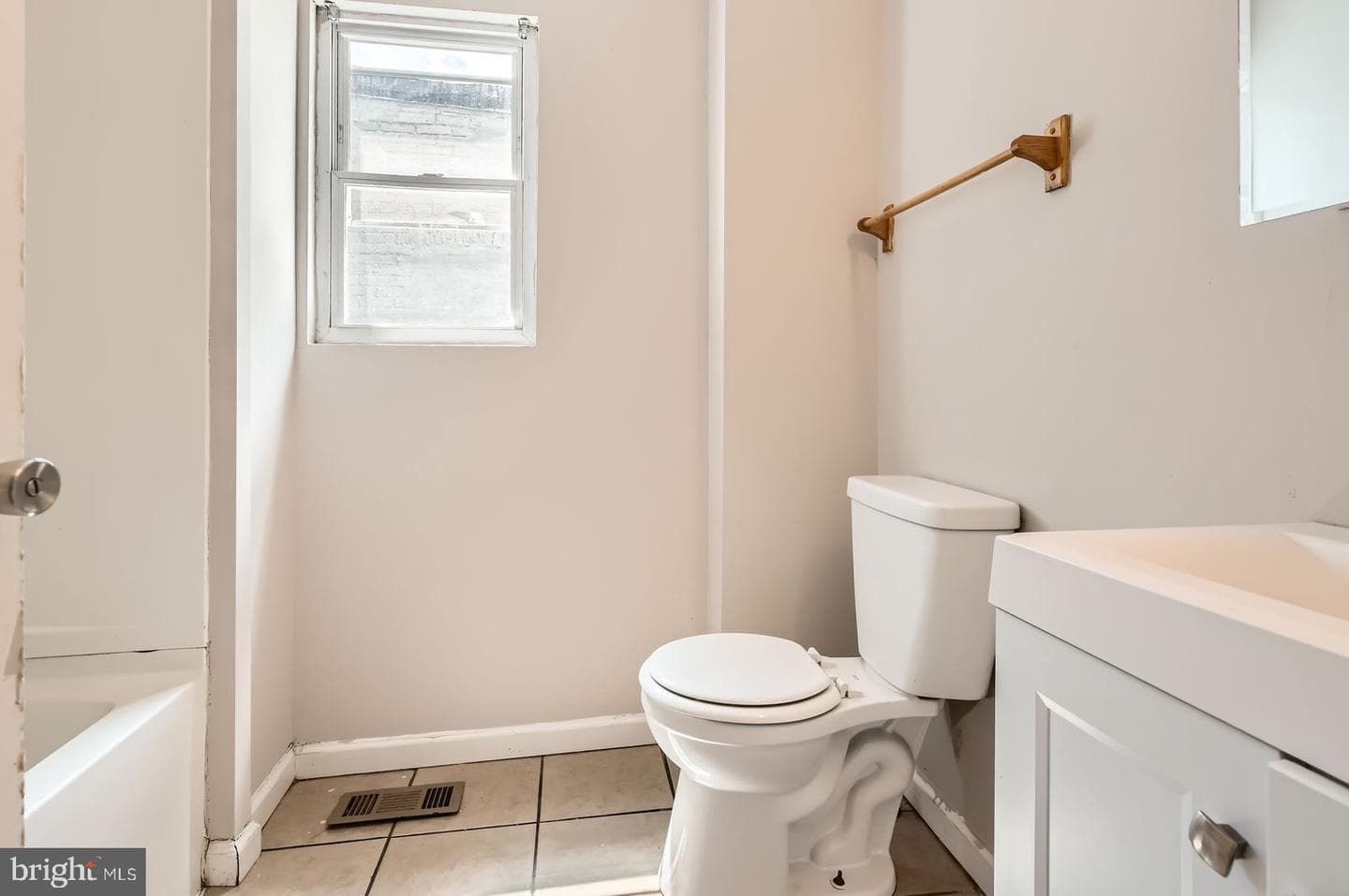 2228 W Baltimore Street photo 8