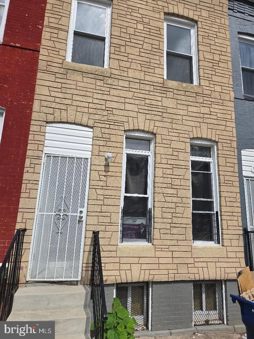 1723 N Fulton Avenue N photo 2
