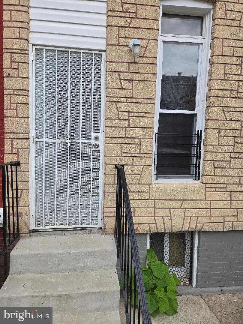 1723 N Fulton Avenue N photo 3