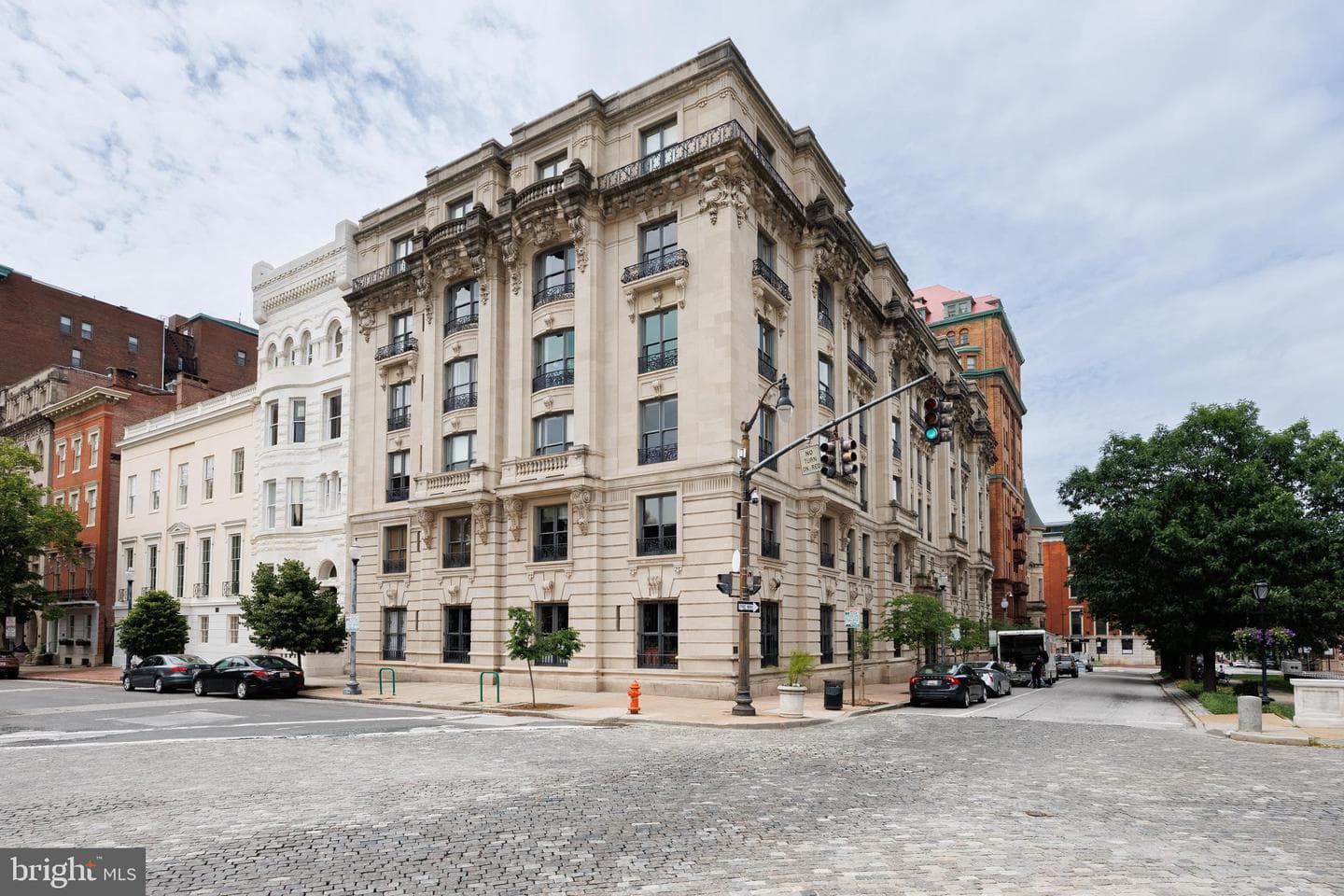700 Washington Place #4b