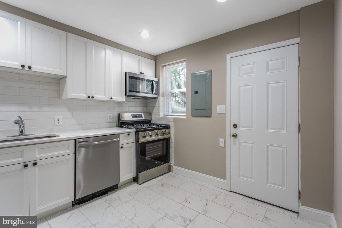 706 Cumberland Street photo 8
