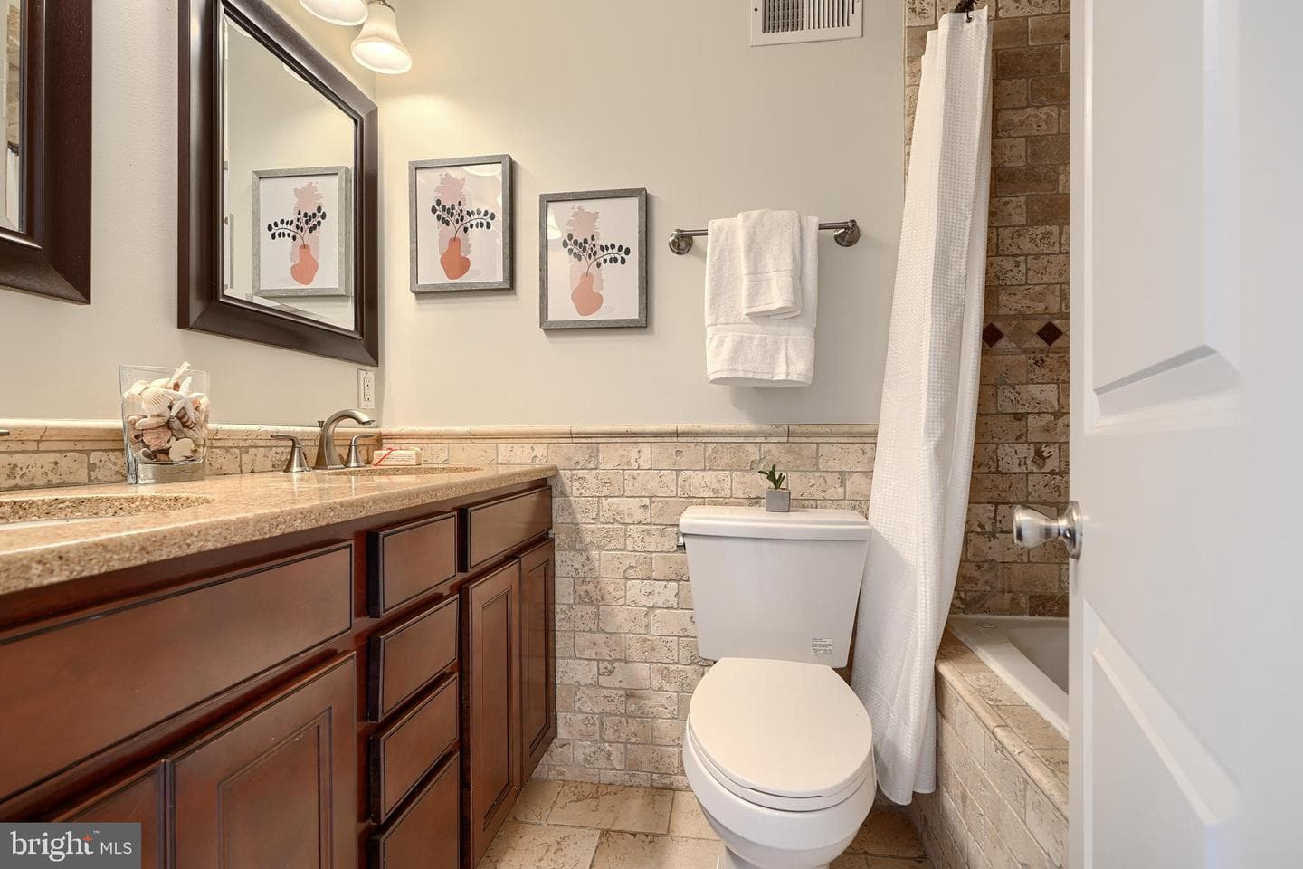 109 S Curley Street photo 22