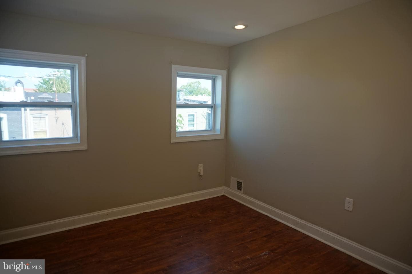 227 N Rose Street photo 18
