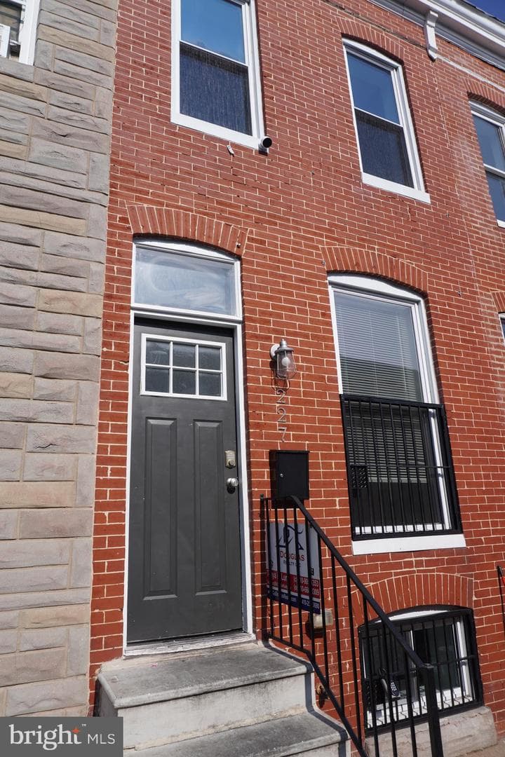 227 N Rose Street photo 2
