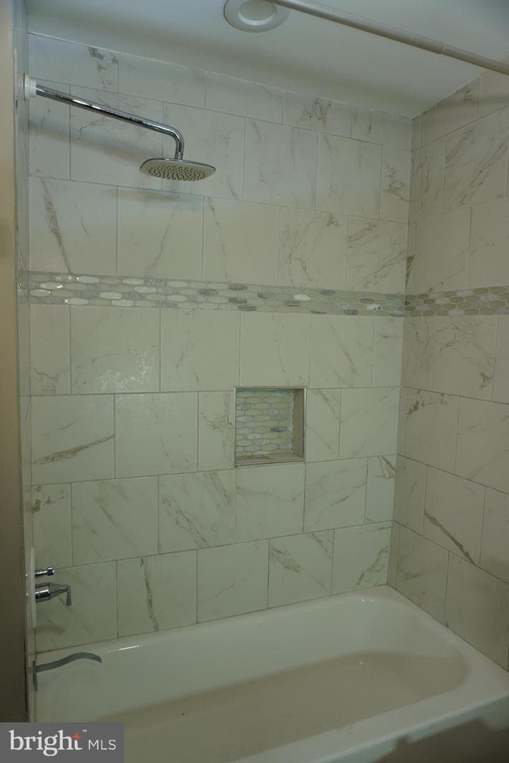 227 N Rose Street photo 24