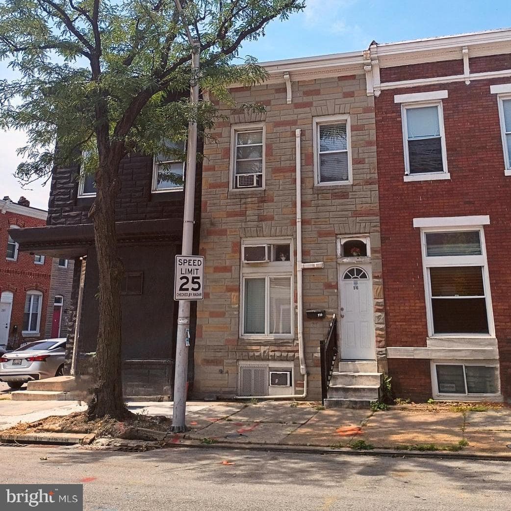916 S Carey Street photo 1