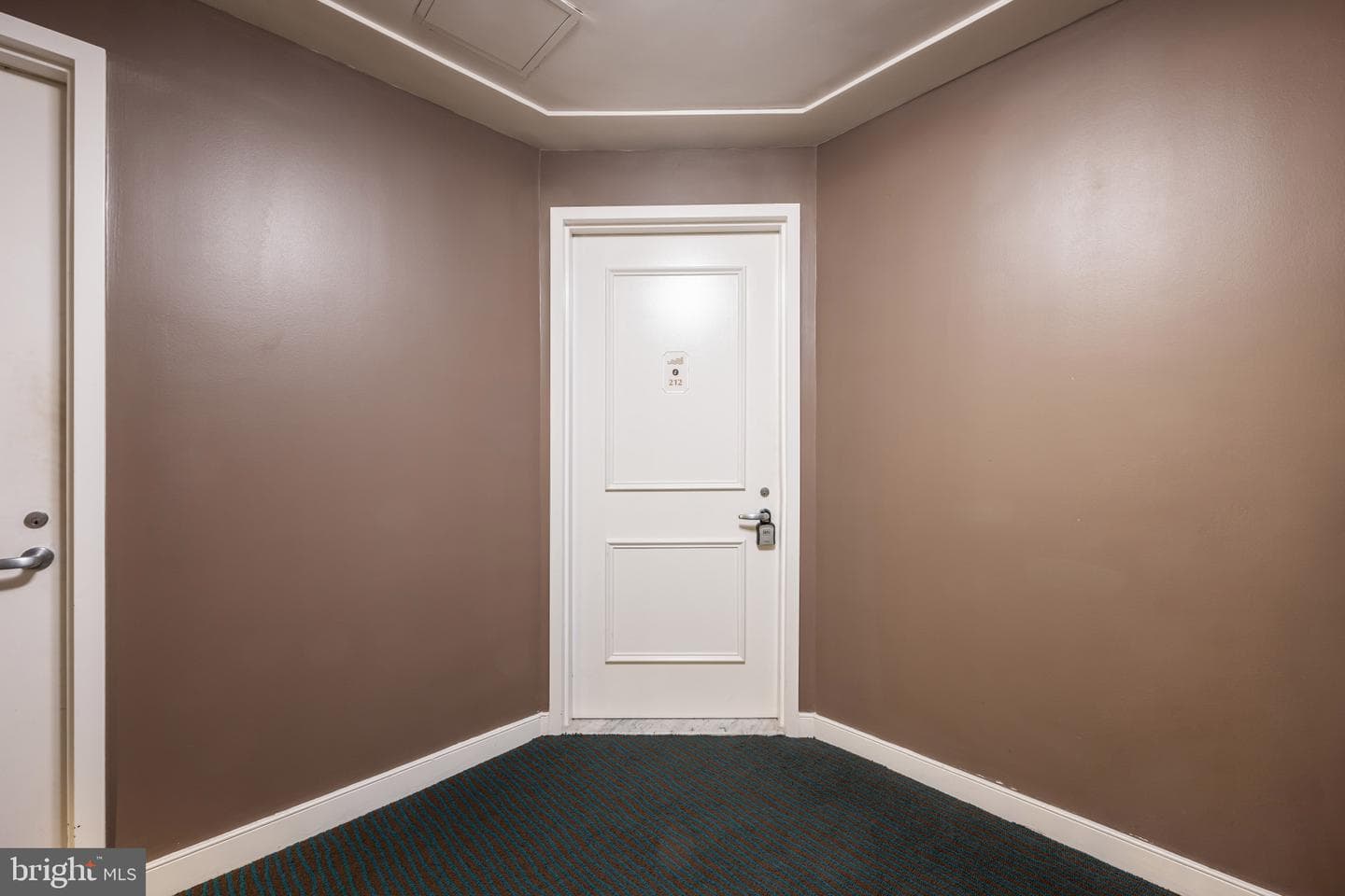 100 Harborview Drive #212 photo 2