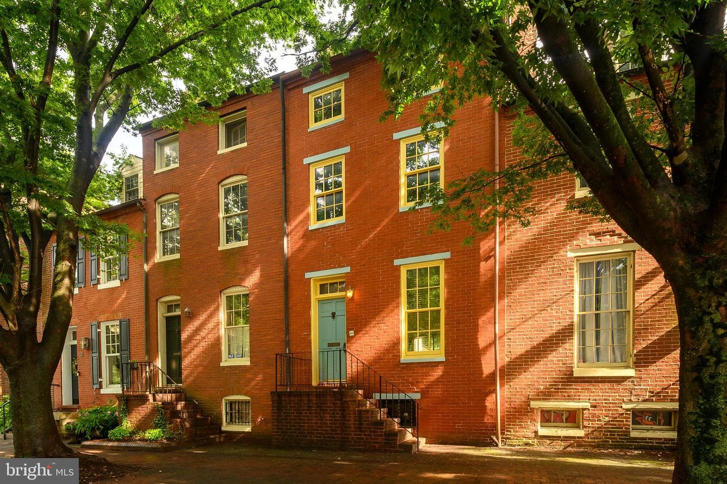 135 W Hill Street