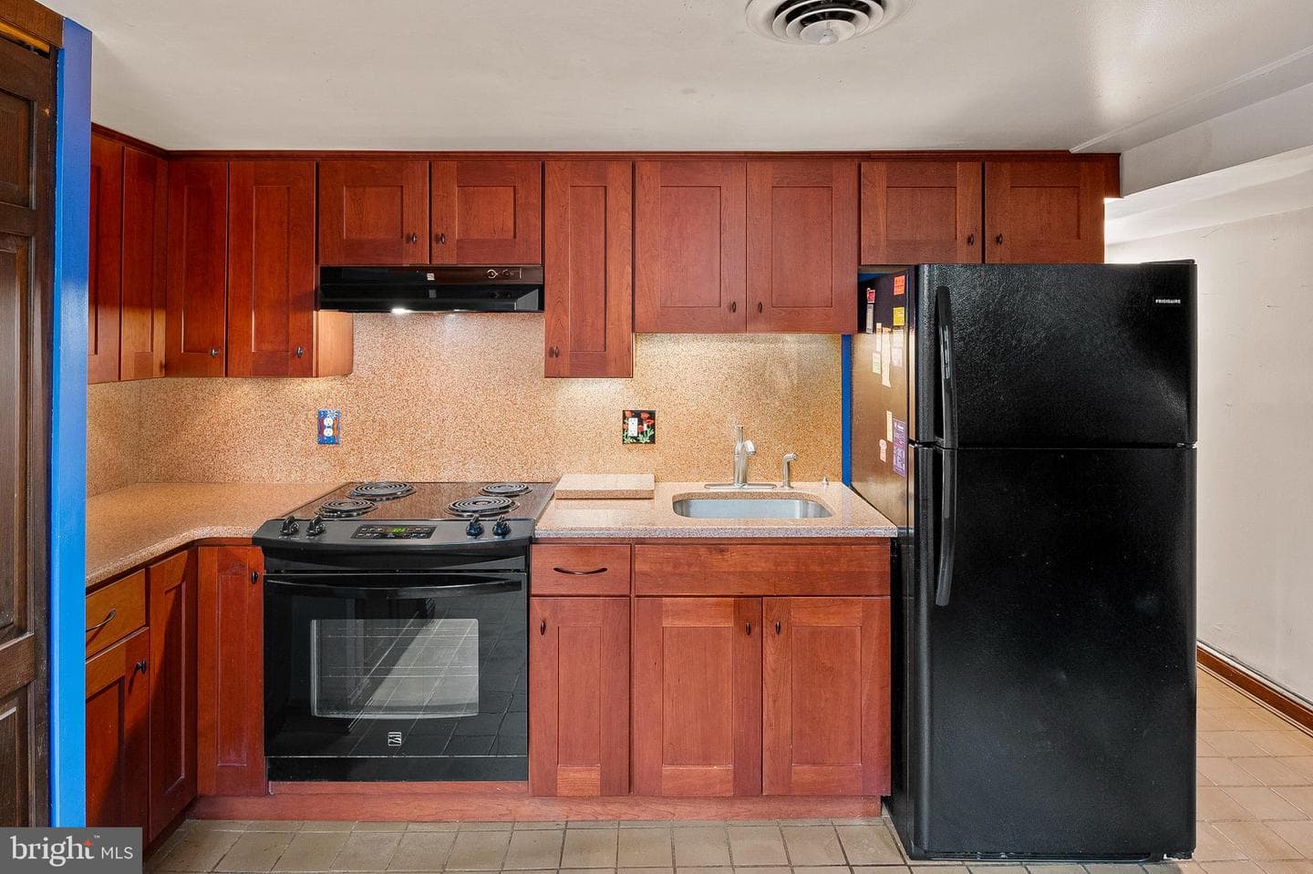 135 W Hill Street photo 11