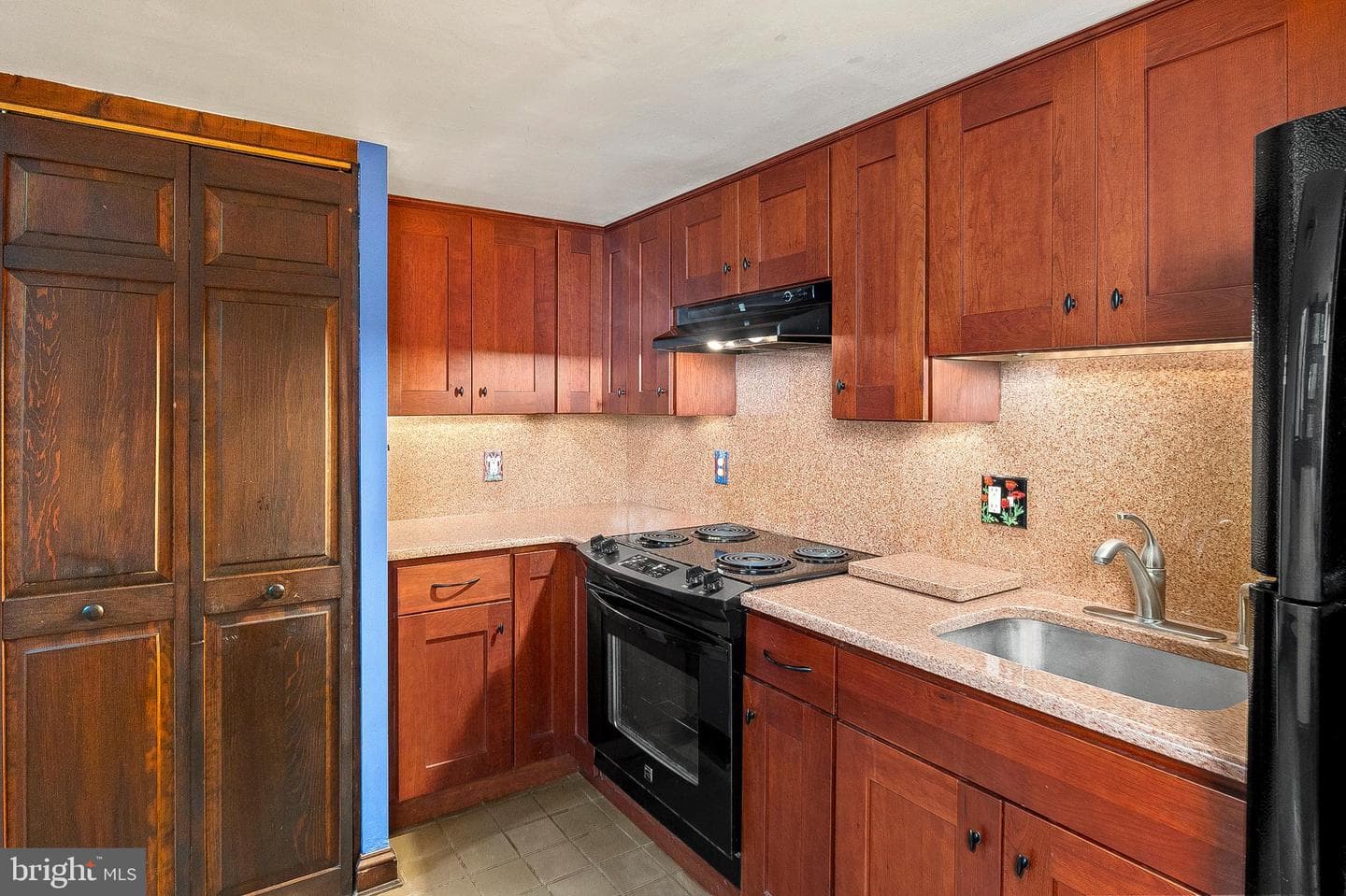 135 W Hill Street photo 12
