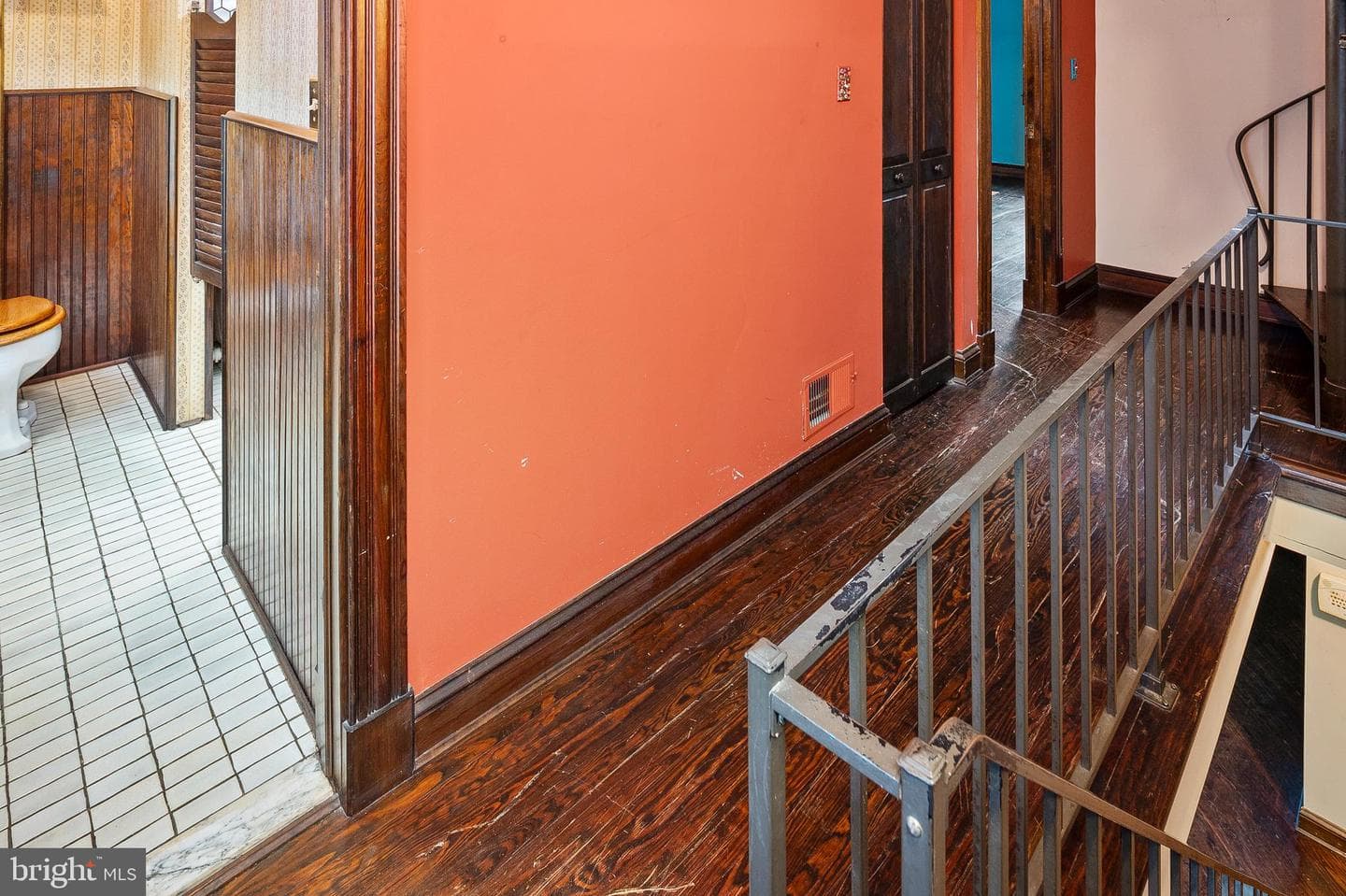 135 W Hill Street photo 19