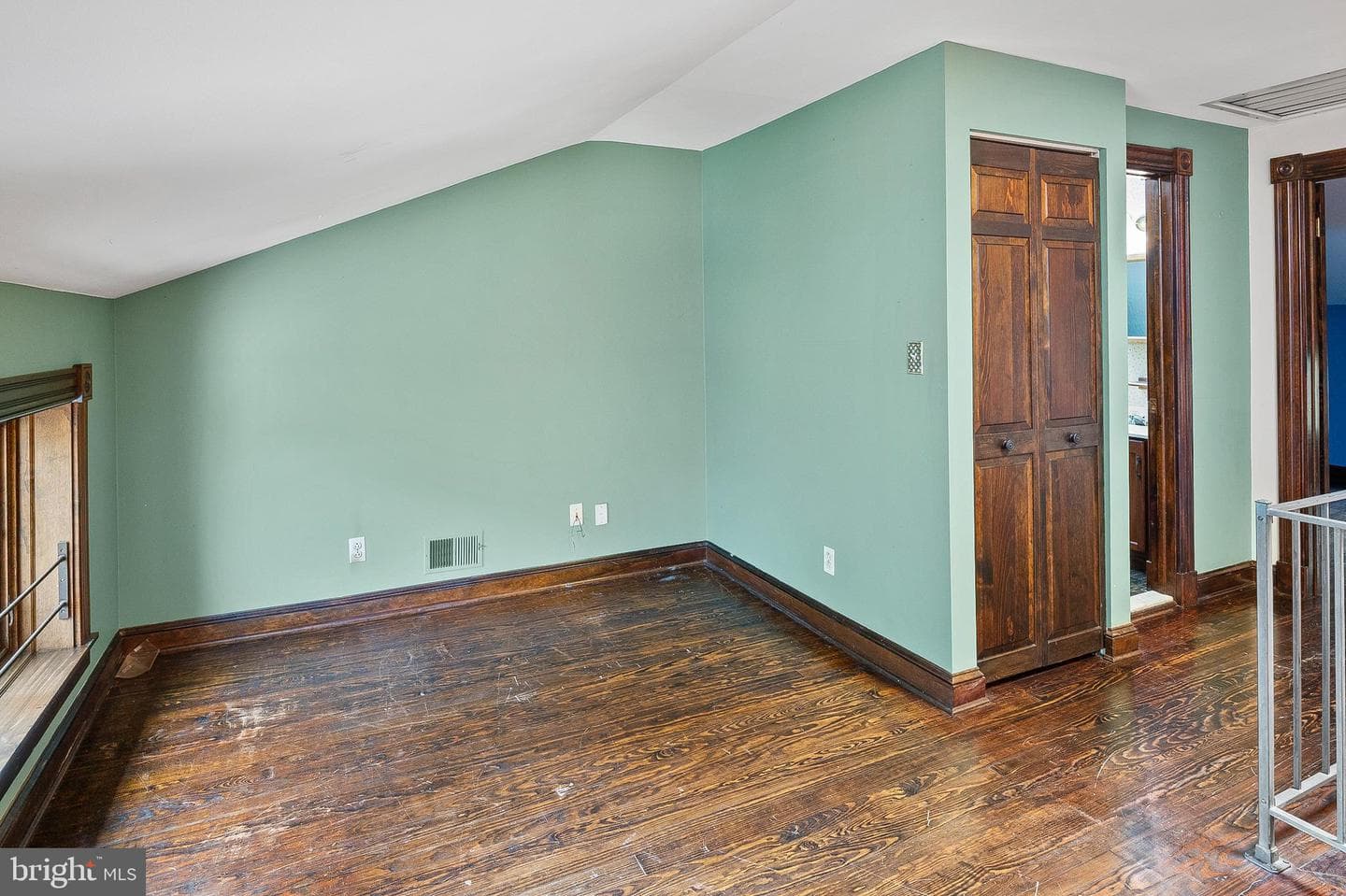 135 W Hill Street photo 32