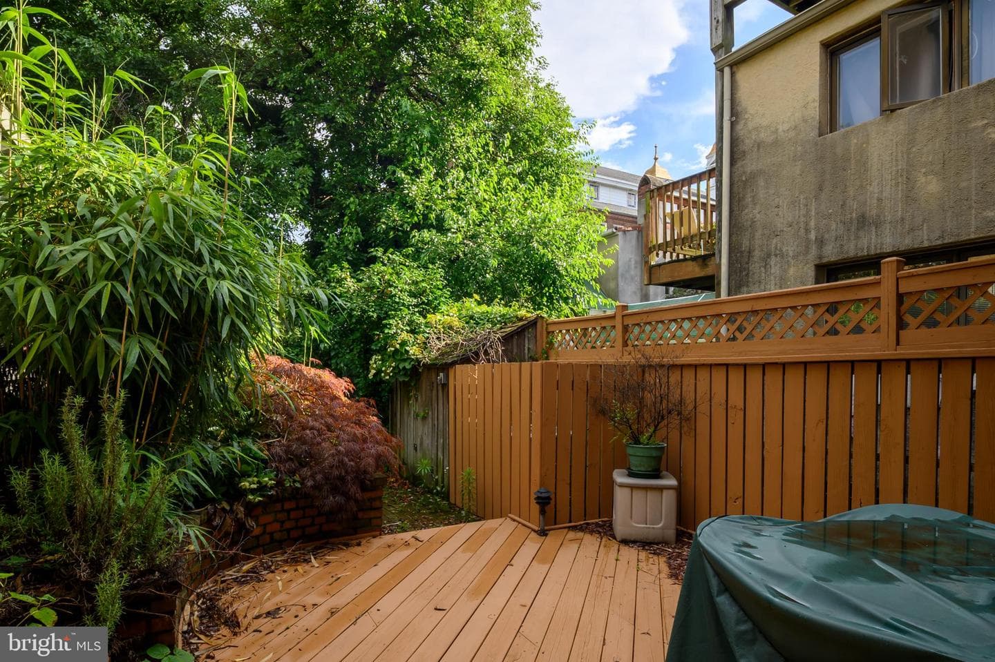 135 W Hill Street photo 37