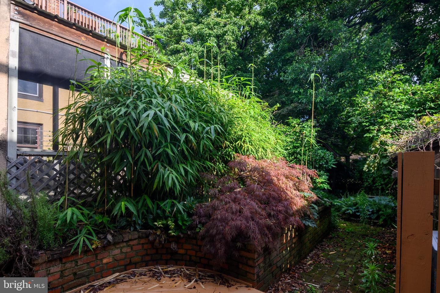 135 W Hill Street photo 38