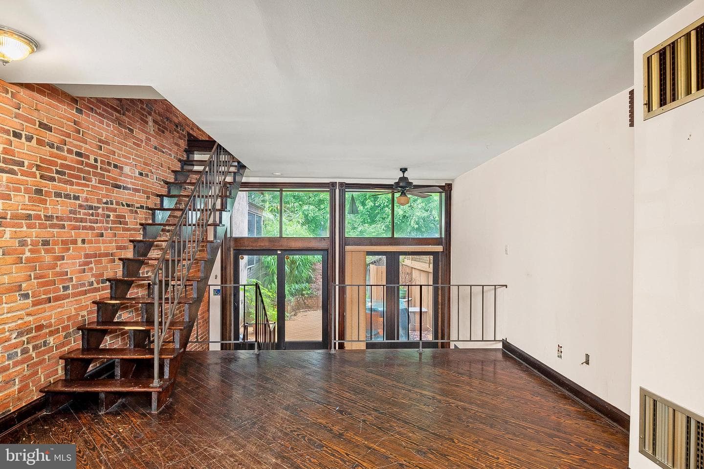 135 W Hill Street photo 6