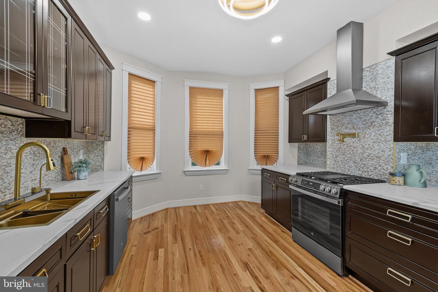 529 Rossiter Avenue photo 14