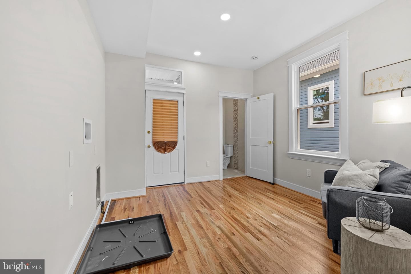529 Rossiter Avenue photo 18