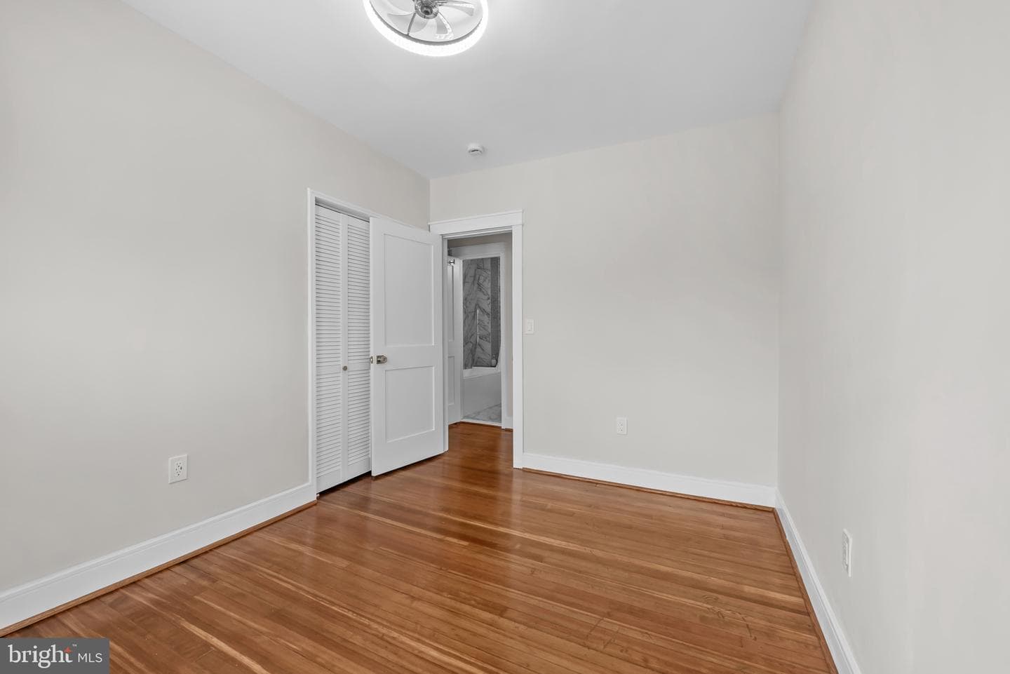 529 Rossiter Avenue photo 28