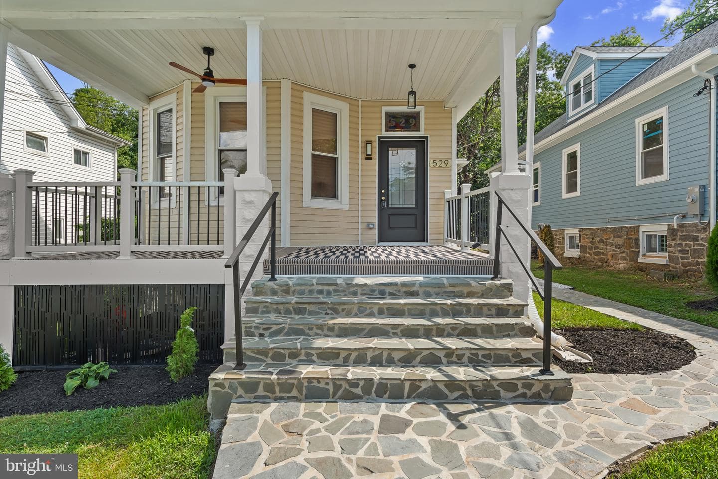 529 Rossiter Avenue photo 3