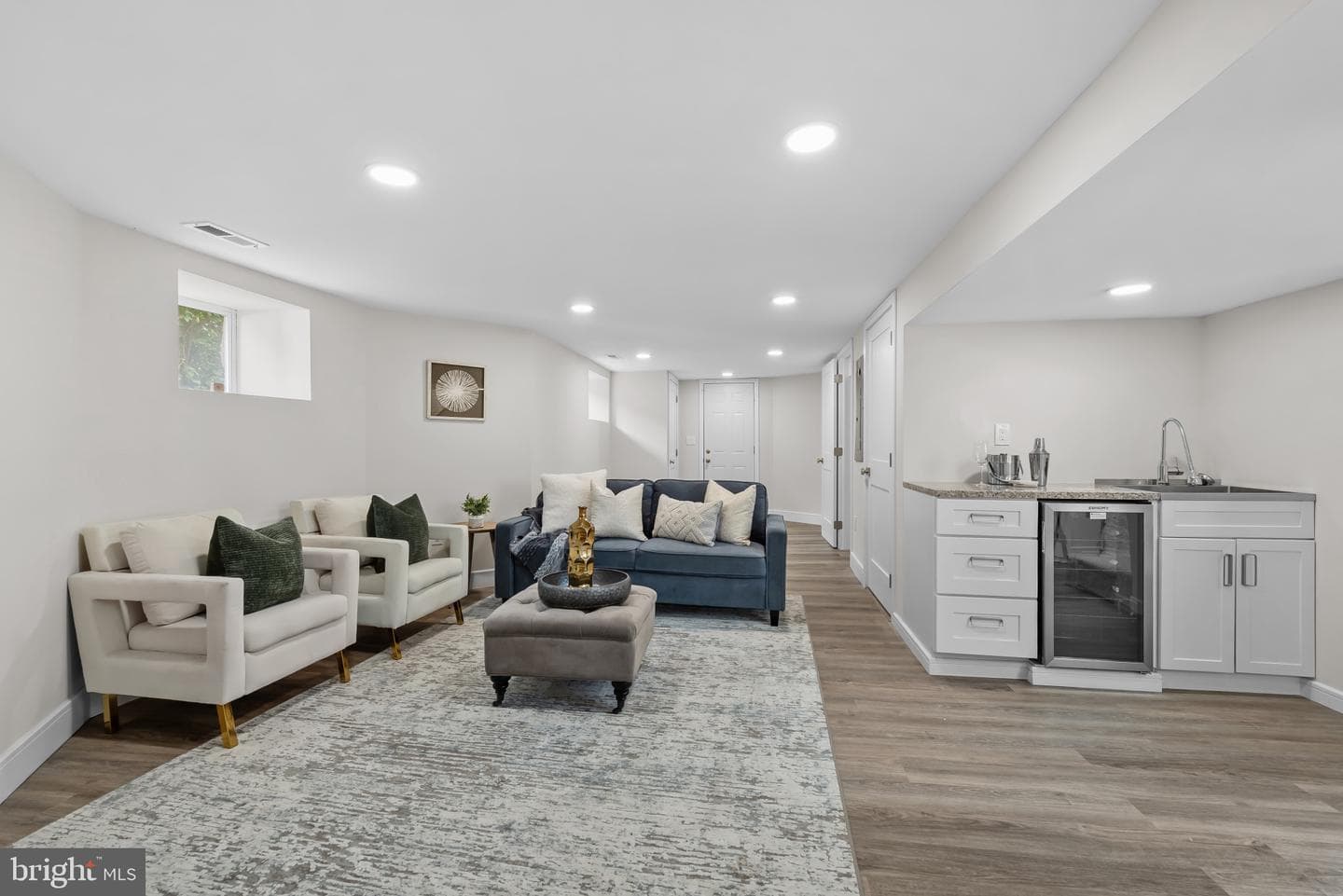 529 Rossiter Avenue photo 38