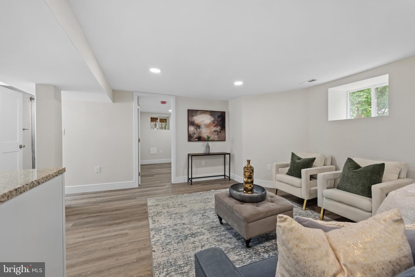 529 Rossiter Avenue photo 39