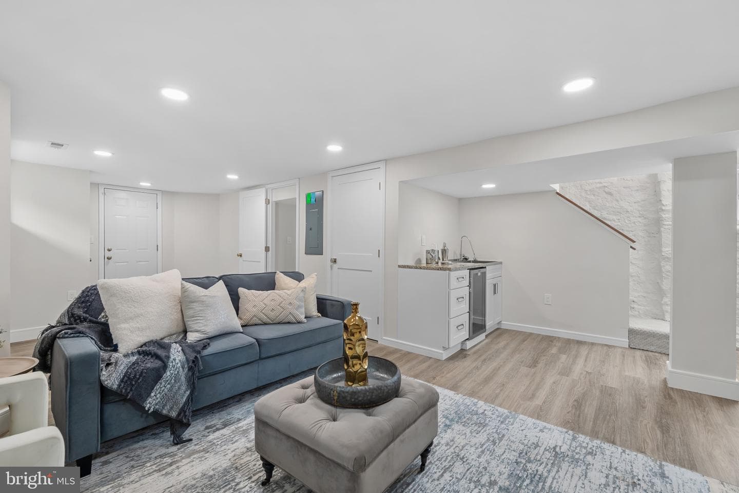 529 Rossiter Avenue photo 40